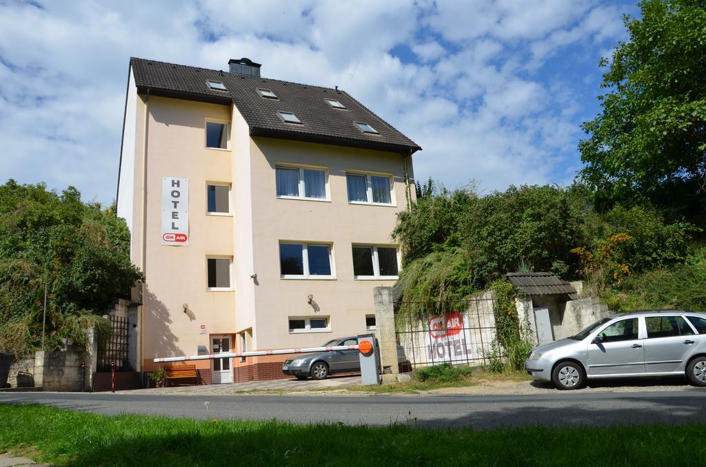 On Air Hotel Ostopovice Ngoại thất bức ảnh